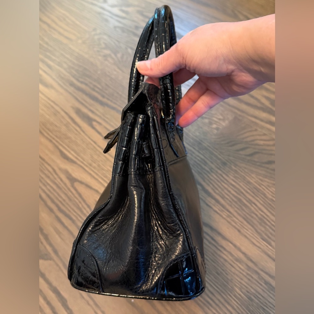 Elegant Black faux Leather Handbag - Picture 5 of 6